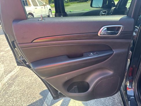 Used 2019 Jeep Grand Cherokee Altitude AWD/4WD image 31