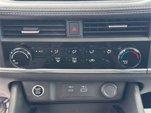 Used 2023 Nissan Rogue S image 17