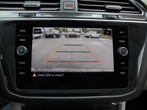 Used 2022 Volkswagen Tiguan SE R-Line image 12