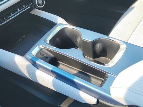 New 2025 Chevrolet Equinox EV LT image 15