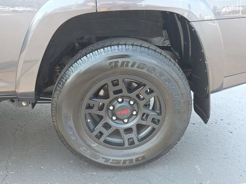 Used 2021 Toyota 4Runner Venture w/ Moonroof Package AWD/4WD image 34