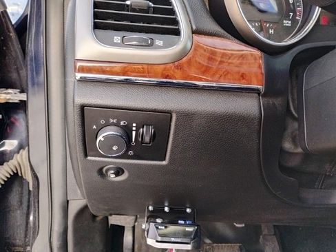 Used 2011 Jeep Grand Cherokee Limited w/ Luxury Group II image 16