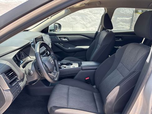 Used 2025 Nissan Rogue SV FWD image 29