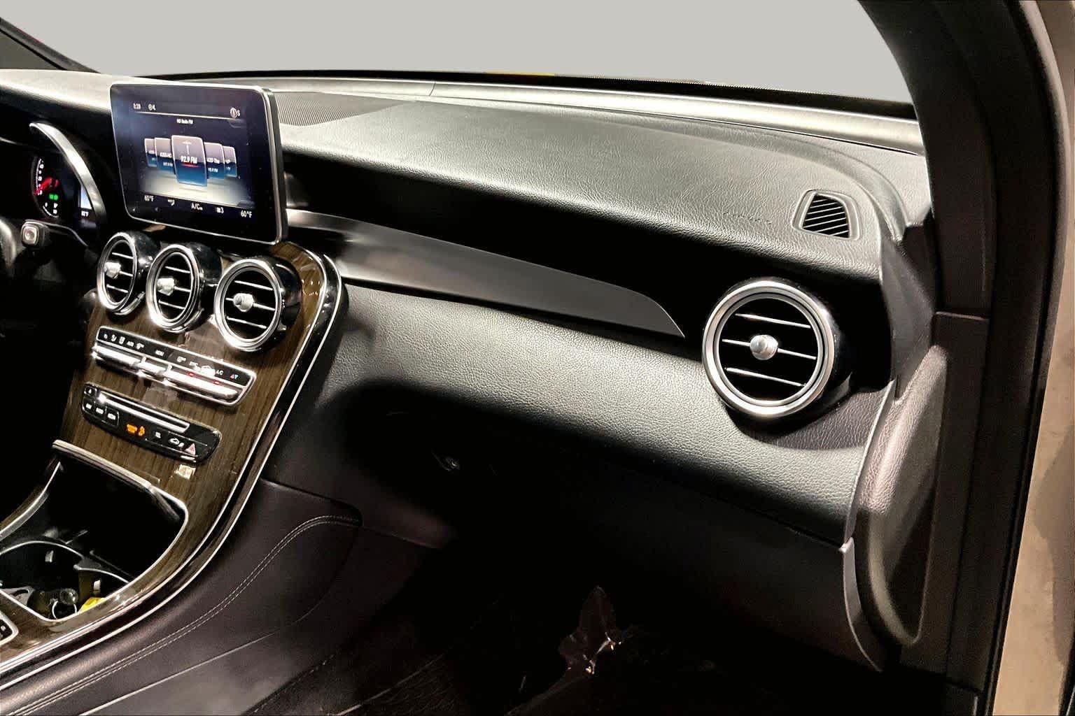 Used 2019 Mercedes-Benz GLC 300 4MATIC image 19