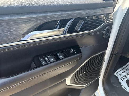 Used 2023 Jeep Wagoneer Series III w/ Preferred Equipment Group image 11