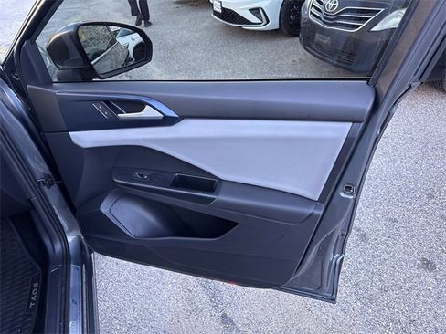 Used 2022 Volkswagen Taos SE image 28