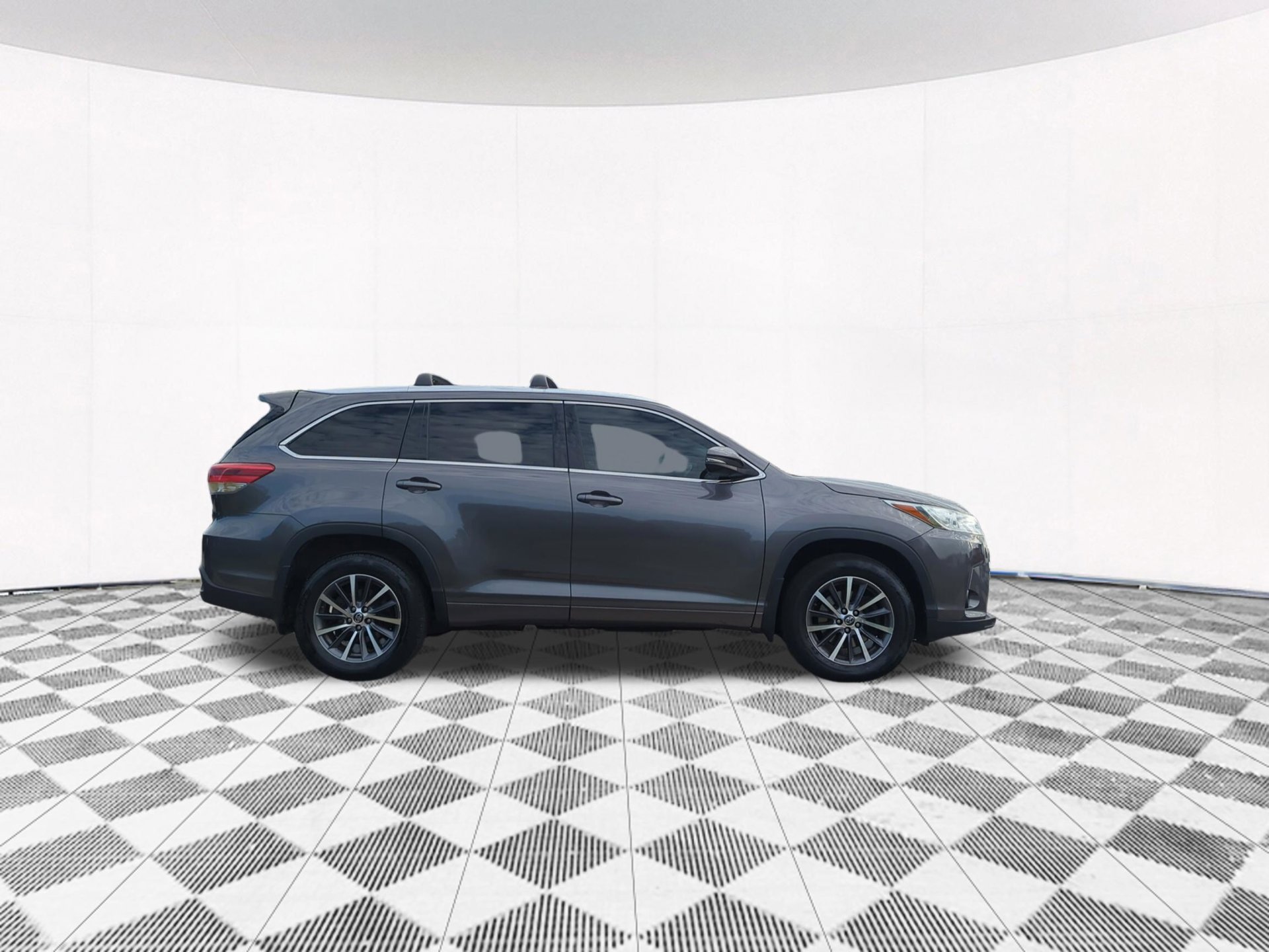 Used 2018 Toyota Highlander XLE AWD/4WD image 7
