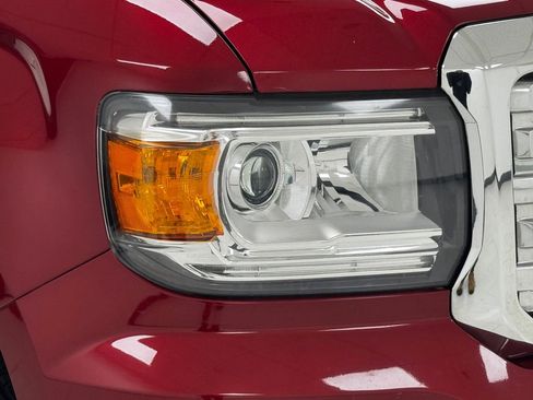 Used 2019 GMC Canyon Denali image 32