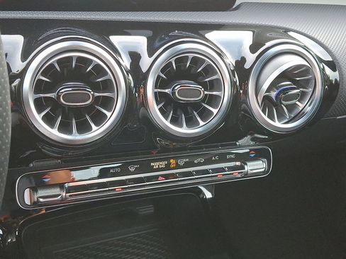 Certified 2025 Mercedes-Benz CLA 250 4MATIC image 16