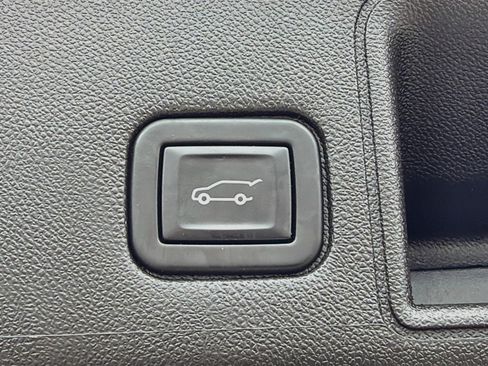 Used 2023 GMC Terrain SLT AWD/4WD image 13