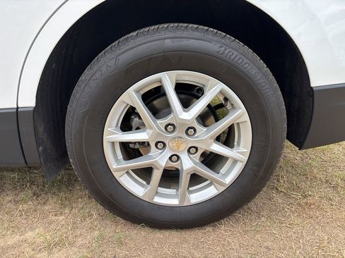 Used 2023 Chevrolet Equinox LS image 5