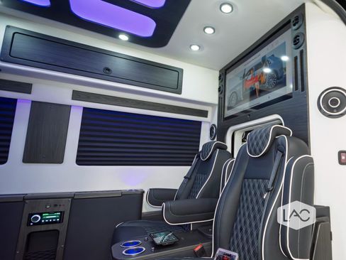 Used 2024 Mercedes-Benz Sprinter 3500 image 4