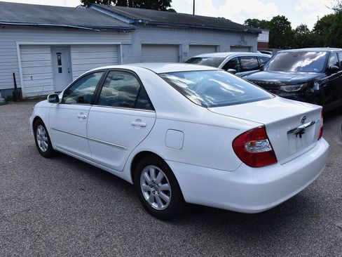 Used 2004 Toyota Camry XLE w/ VSC & Side Airbag Pkg FWD image 5