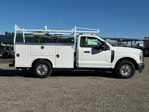 New 2026 Ford F250 XL w/ XL Chrome Package image 3