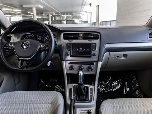 Used 2016 Volkswagen Golf S FWD image 11