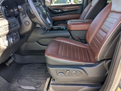 Used 2023 GMC Yukon XL Denali Ultimate image 9