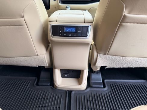 Used 2015 Toyota Highlander Limited image 30