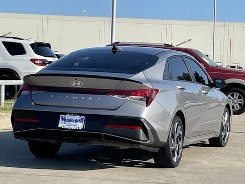 Used 2025 Hyundai Elantra Sport FWD image 4