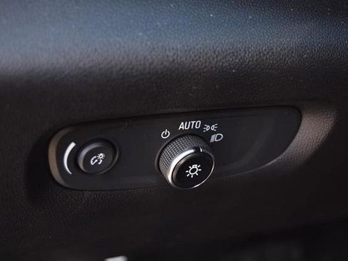 Used 2022 Chevrolet Traverse LT image 12