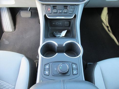 Used 2018 GMC Terrain SLE w/ Driver Convenience Package image 22