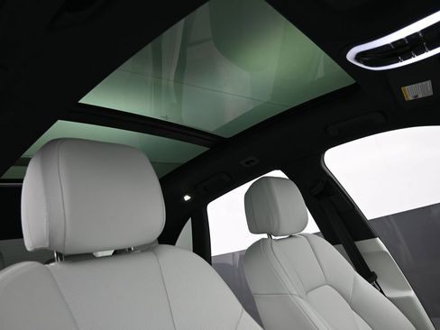 New 2025 Porsche Macan image 21