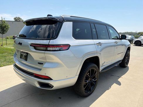 Used 2023 Jeep Grand Cherokee L Summit w/ Advanced Protech Group IV AWD/4WD image 6