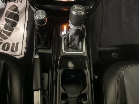 Used 2022 Jeep Wrangler Unlimited Sahara image 19