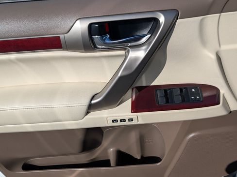 Used 2019 Lexus GX 460 Premium w/ Premium Package AWD/4WD image 16