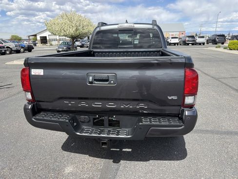 Used 2019 Toyota Tacoma TRD Off-Road w/ Technology Package image 6