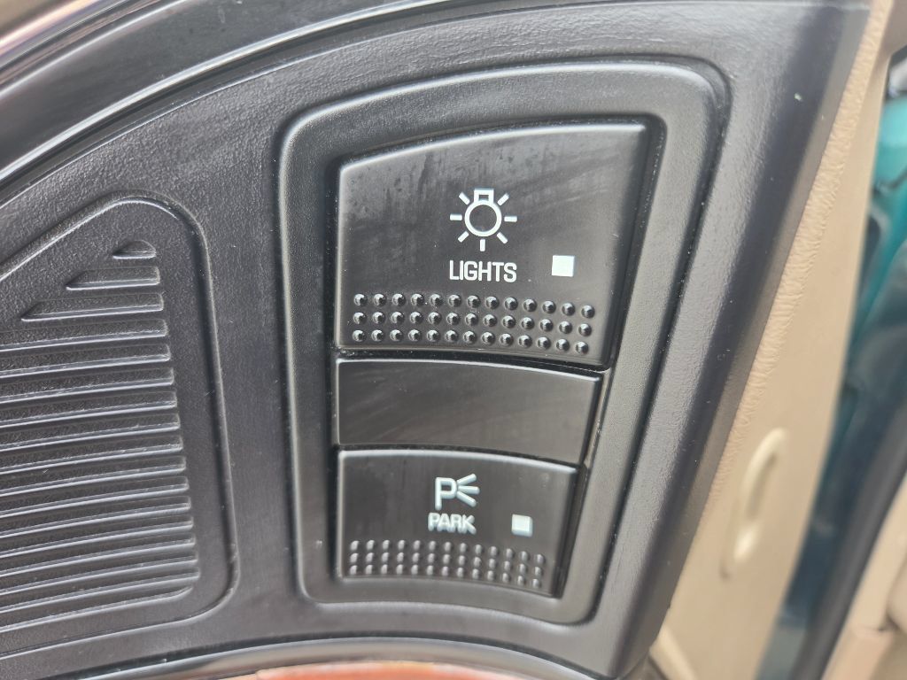 Used 1998 Buick Le Sabre Custom w/ Headliner Lighting Pkg FWD image 23