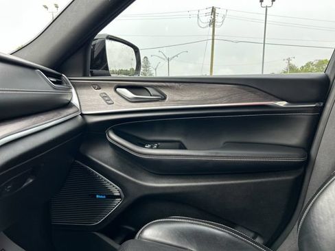 Used 2022 Jeep Grand Cherokee L Overland w/ Luxury Tech Group IV AWD/4WD image 51