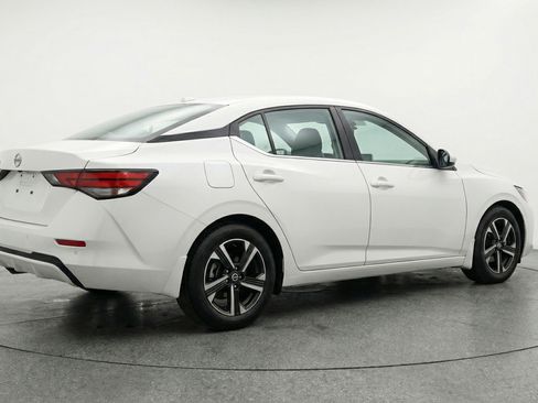 Used 2025 Nissan Sentra SV image 9