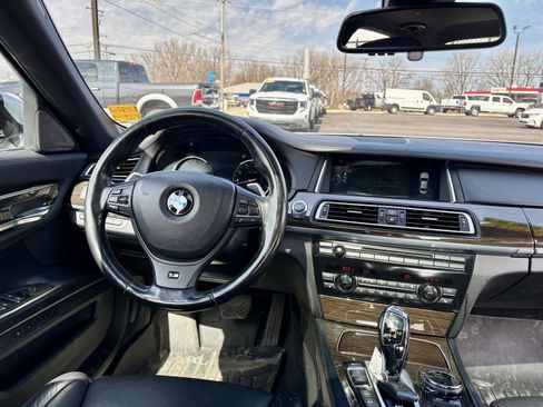Used 2014 BMW 750i xDrive image 3