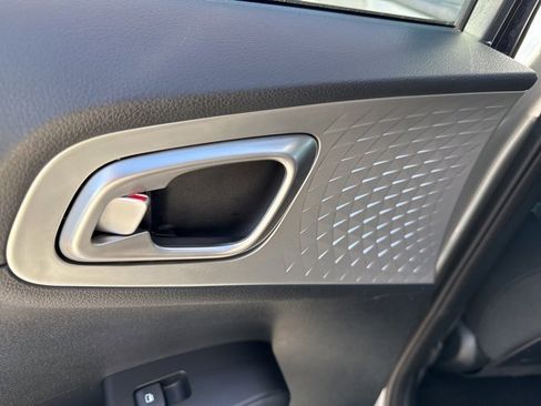 Used 2023 Kia Soul LX w/ LX Technology Package image 39