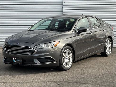 Used 2018 Ford Fusion SE image 6