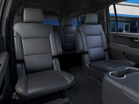 New 2026 Chevrolet Suburban Premier w/ Sun And Tow Package AWD/4WD image 17
