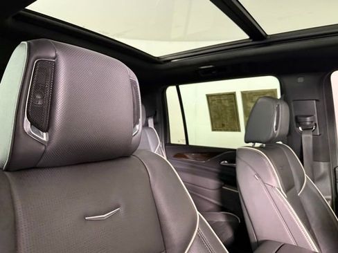 Used 2023 Cadillac Escalade ESV Premium Luxury image 35