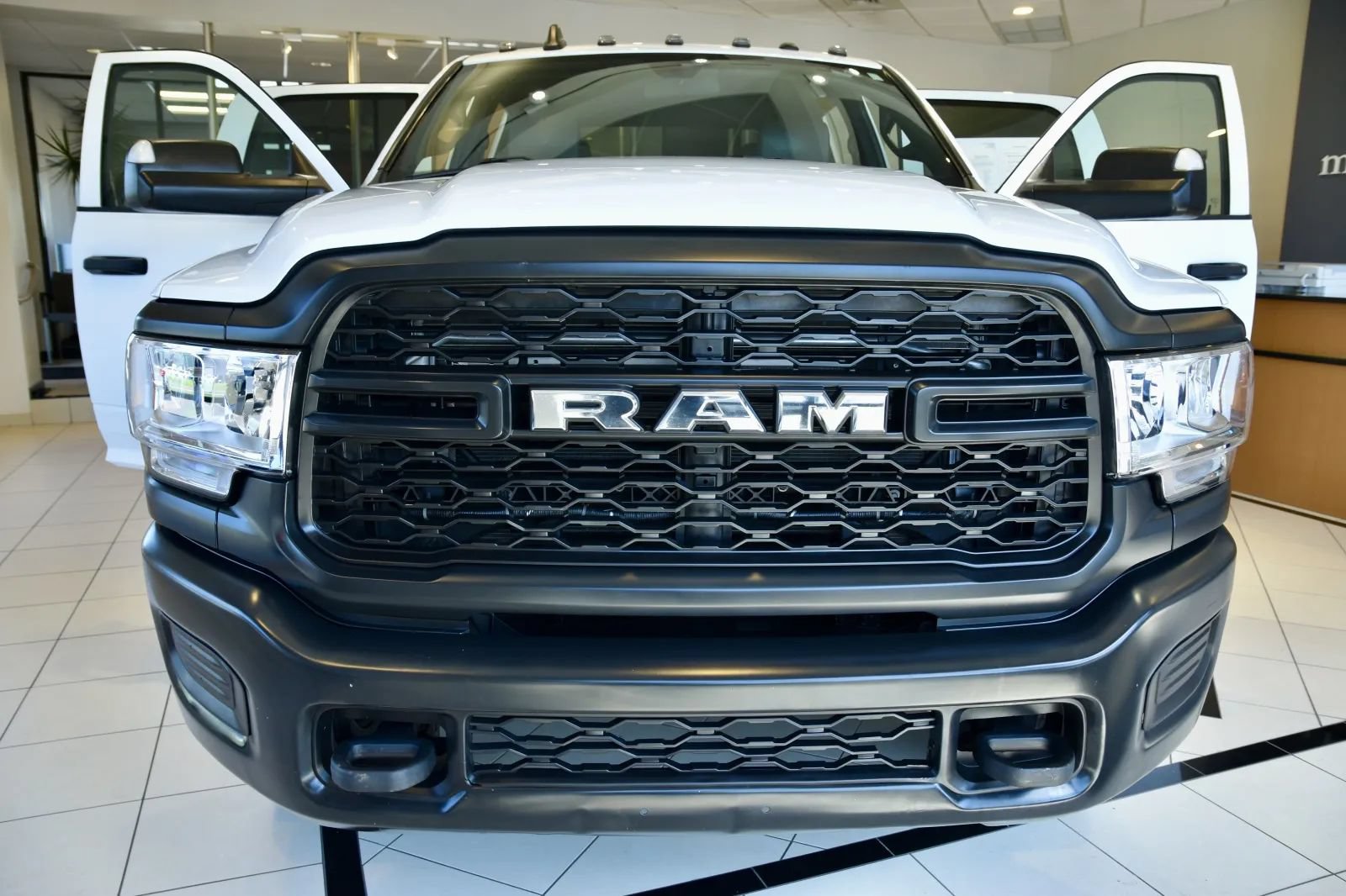 Used 2022 RAM 2500 Tradesman AWD/4WD image 2