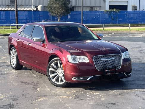 Used 2020 Chrysler 300 Limited RWD image 3
