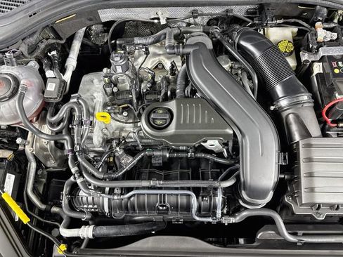Certified 2023 Volkswagen Jetta SE FWD image 33