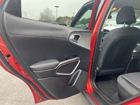 Used 2023 Kia Soul LX image 20