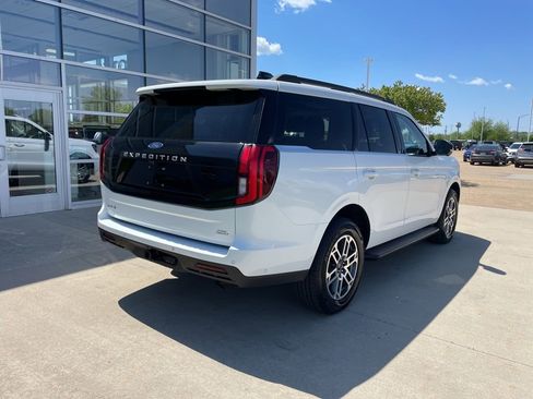 Used 2025 Ford Expedition Active AWD/4WD image 5