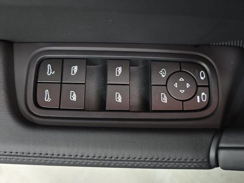 Certified 2024 Porsche Cayenne AWD/4WD image 23
