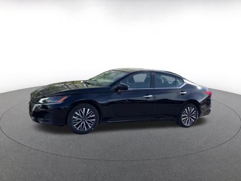 Used 2025 Nissan Altima 2.5 SV FWD image 8