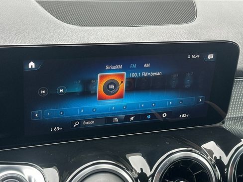 Certified 2022 Mercedes-Benz GLB 250 4MATIC image 18