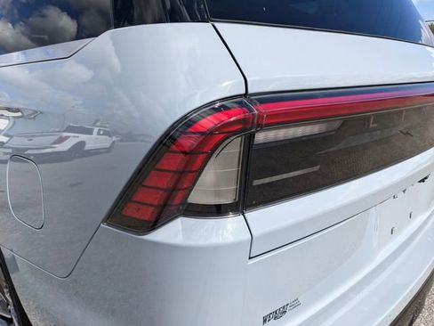 Used 2025 Lincoln Navigator Reserve image 11