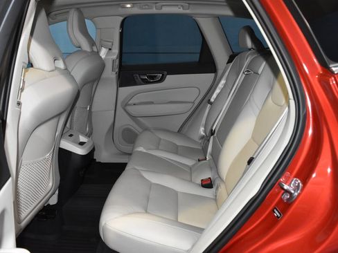 Used 2022 Volvo XC60 B5 Momentum image 19