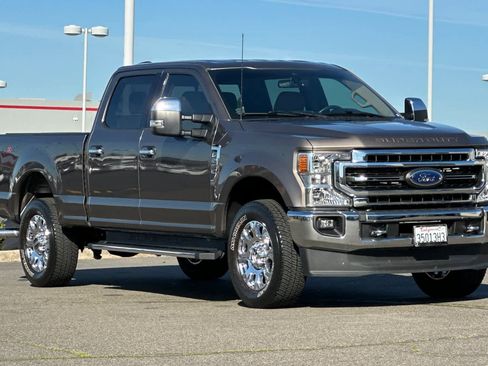 Used 2022 Ford F250 Lariat w/ Chrome Package image 5