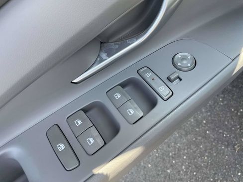 Certified 2024 Hyundai Elantra SEL FWD image 15
