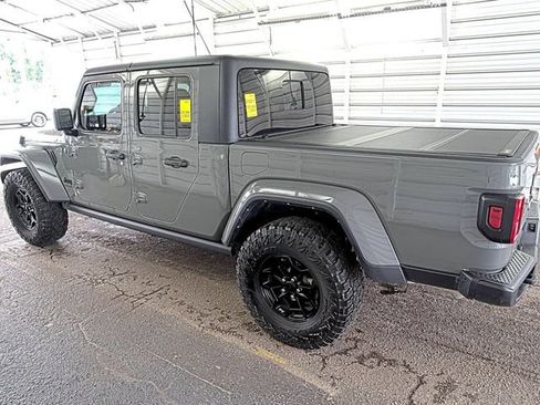 Used 2023 Jeep Gladiator Sport AWD/4WD image 3